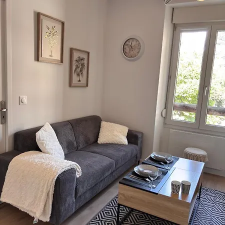 Le Scandinave - Refurbished - Tram Stop *